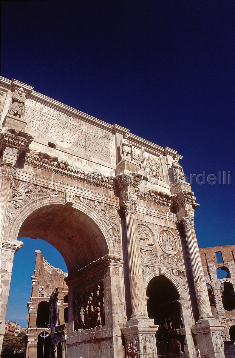 Costantines Arch and Colosseum, Rome, Italy
 (cod:Rome 30)